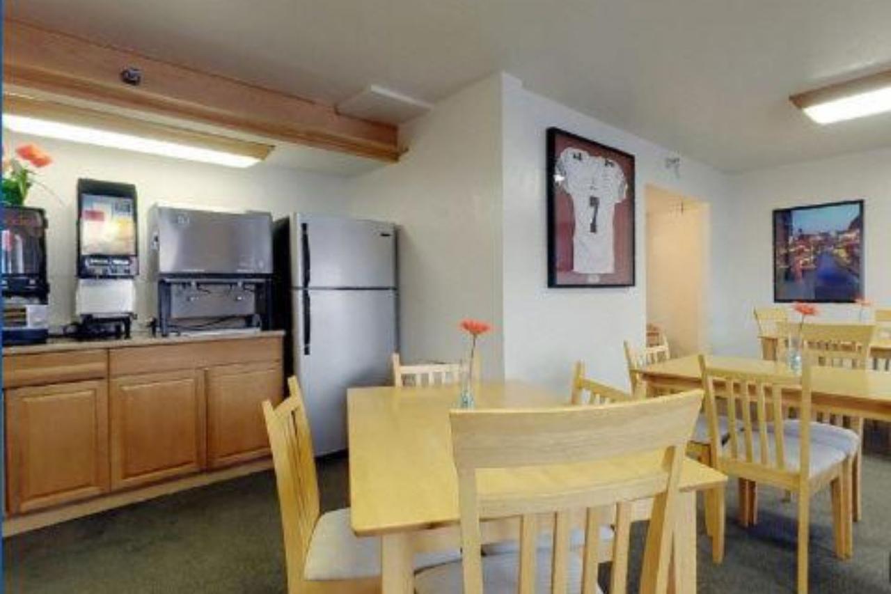 Americas Best Value Inn Oklahoma City South ภายนอก รูปภาพ